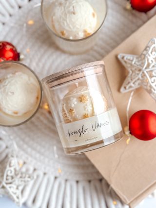 Když se rozvoní Kouzlo Vánoc, čas se zpomalí. Hrnek horkého čaje dýchá páru, v dálce cinkne lžička a svět se schoulí do...